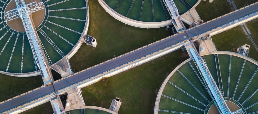 SARS-CoV-2 monitoring could be improved with use of bacterial metatranscriptomes in wastewater
